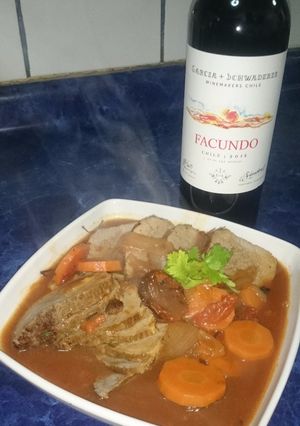 Una foto de Carne atomatada a la cacerola - pollo ganso