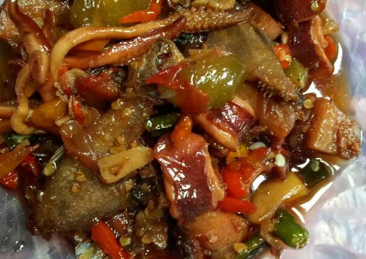 Cumi dan ikan asin asem pedes ๐๐