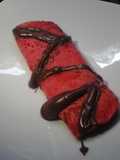 Crepioca doce rosa recheada com chocolate derretido 70%