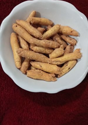 बेसन के गट्टे नमकीन(besan ke gatte namkeen recipe in hindi) रेसिपी मुख्य फोटो