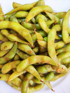 Una foto de Edamame con pimentón picante 🤤 y cebolla en polvo