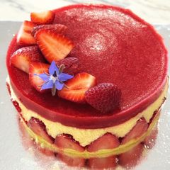A picture of French strawberry cake.
