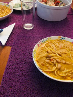 Una foto de Porotos con Riendas