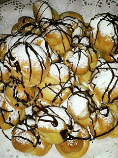 Una foto de Bombas de Crema y Dulce de Leche