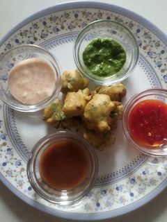 મેથીનાં ગોટા(Methi gota recipe in Gujarati) રેસીપી મુખ્ય ફોટો