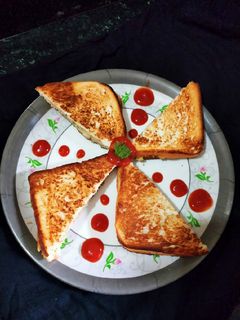 આલુ ટોસ્ટ સેન્ડવીચ(Aloo Toast Sandwich) રેસીપી મુખ્ય ફોટો