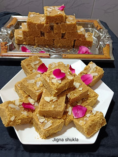મોહનથાળ (Mohanthal Recipe In Gujarati) રેસીપી મુખ્ય ફોટો