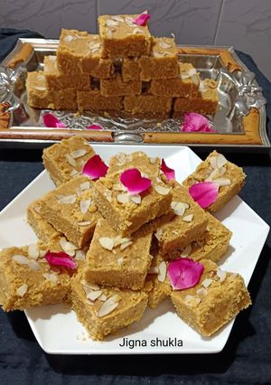 મોહનથાળ (Mohanthal Recipe In Gujarati) રેસીપી મુખ્ય ફોટો