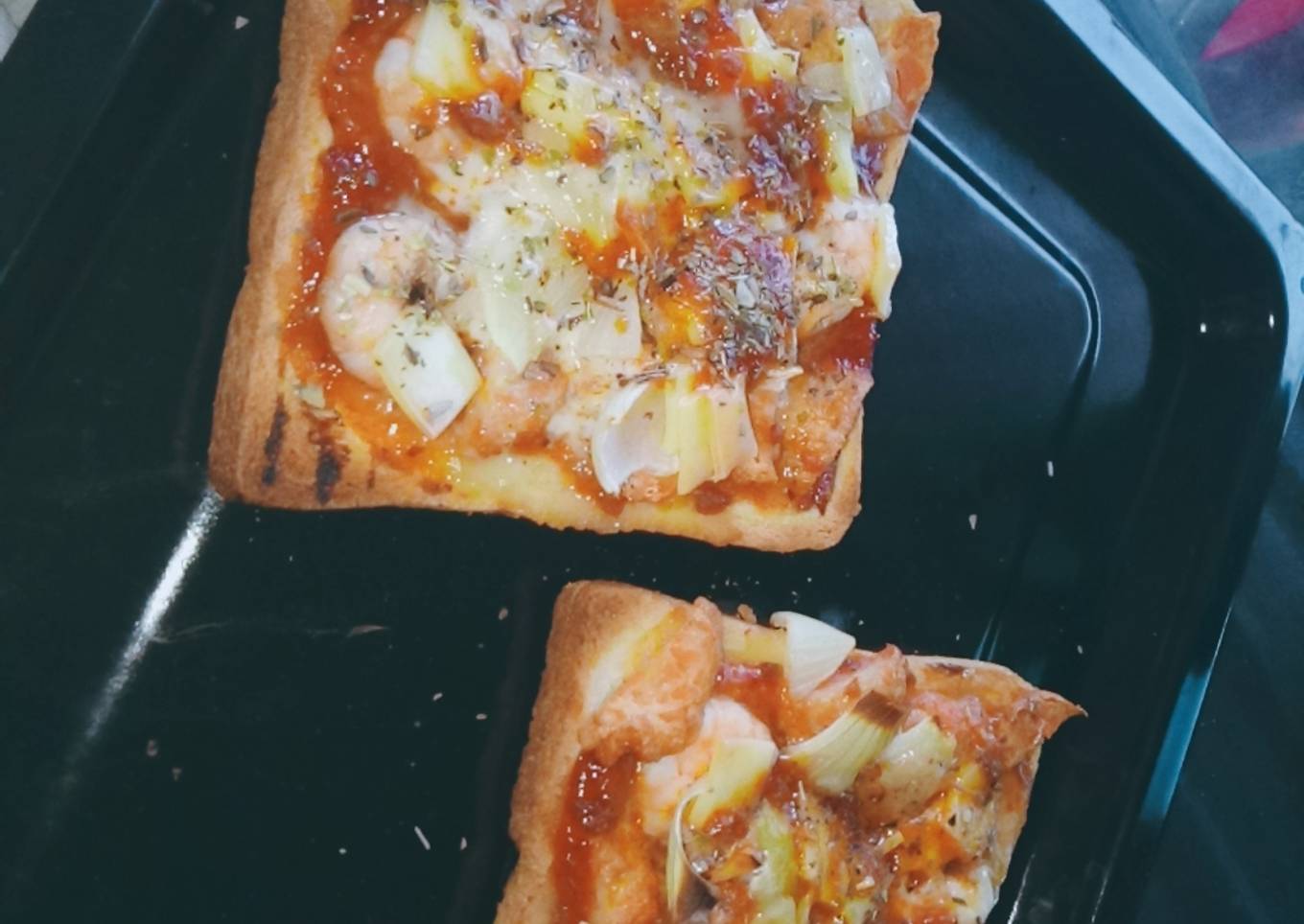 Pizza seafood roti tawar