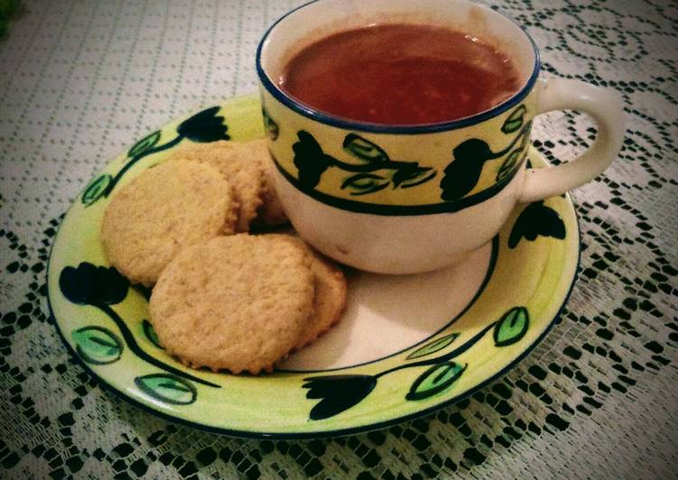 Chocolate caliente con galletas de mantequilla