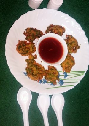 पालक के पकौड़े (palak ke pakode recipe in Hindi) रेसिपी मुख्य फोटो