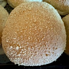 A picture of Banana Cheese Pandesal.
