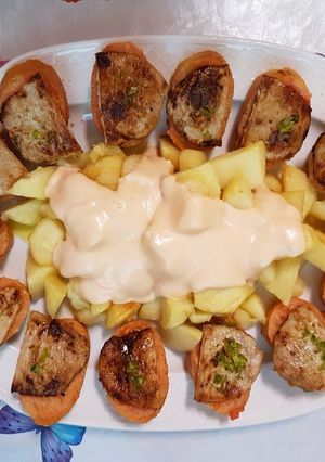 Foto principal de Patatas bravas y montaditos de lomo