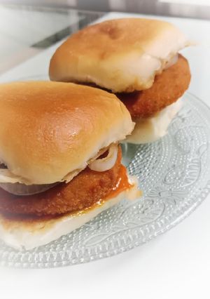 A picture of Homemade Burger (With Pav).