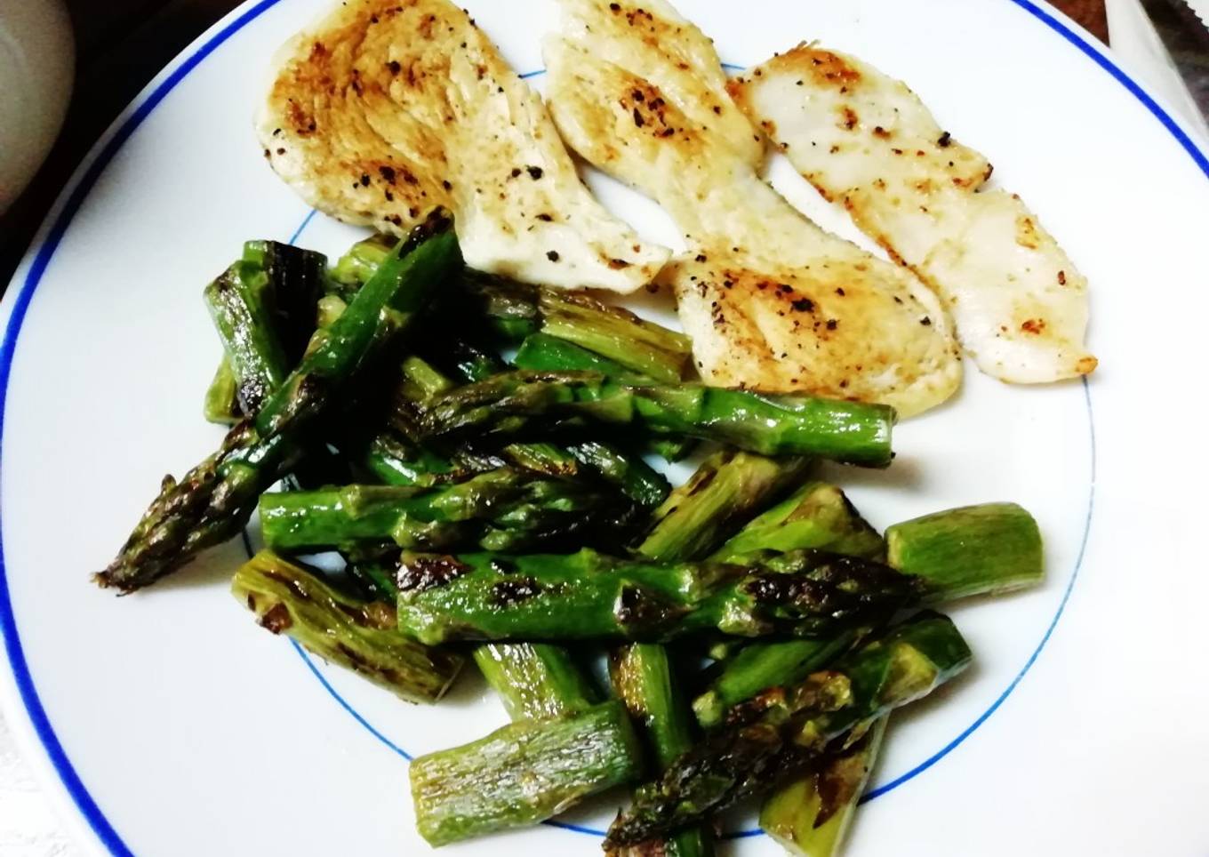 Filete de pollo a la plancha con espárragos 😋