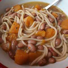 Una foto de Porotos con riendas