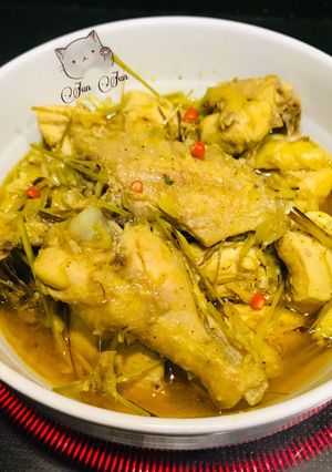 Hình của món Gà kho sả ớt🐔🐔.
