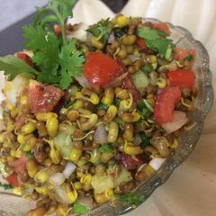 A picture of MOTH CHAAT (Sprouts).