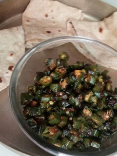 ભીંડા નું શાક (ladies finger shak recipe in gujarati) રેસીપી મુખ્ય ફોટો