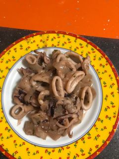 Una foto de Calamares encebollados