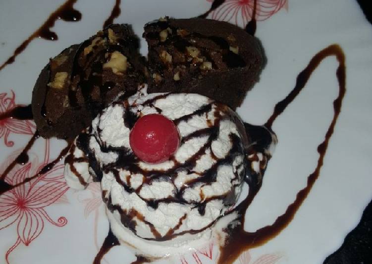 Brownie with ice cream