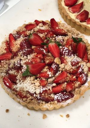 Foto resep Strawberry Cream Cheese Tart with Almond Crumble