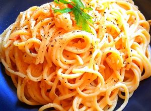 Una foto de Spaghetti con atún y gambas