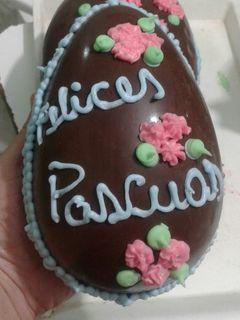 Una foto de Glasé real para decorar huevos de chocolate de pascua
