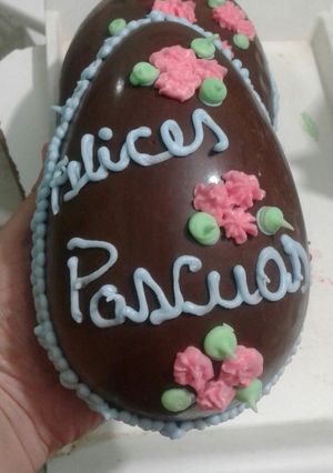 Una foto de Glasé real para decorar huevos de chocolate de pascua