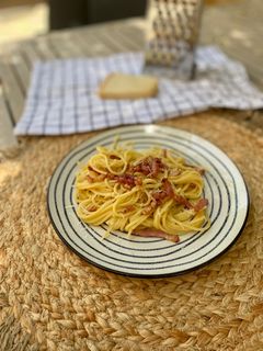 Una foto de Espaguetis carbonara sin nata