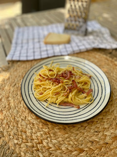 Una foto de Espaguetis carbonara sin nata