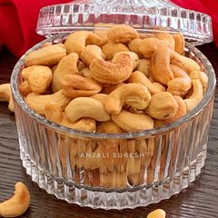 A picture of Baked /Roasted & Salted Cashews!!.
