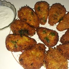 A picture of Corn potato tikkis in tear drop shape.