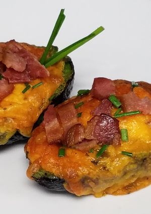 A picture of Egg in an Avocado Bowl.