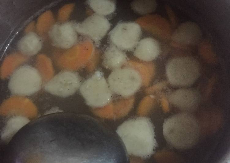 Sup Daging Sapi dengan Bakso & Wortel