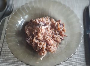 Una foto de Calamar en su tinta con arroz