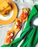 Bruschette di polenta alla caprese