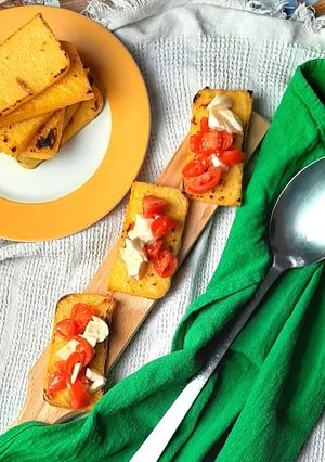 Foto di Bruschette di polenta alla caprese