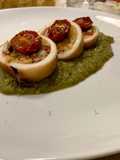 Calamaro ripieno con crema di fave e pomodorini confit
