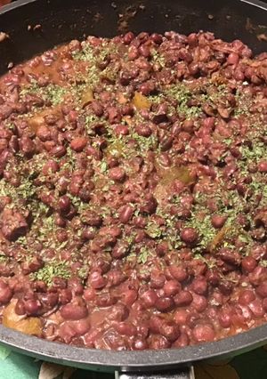 Une photo de Haricots azuki aux tomates roses, coriandre et punjabi pachranga