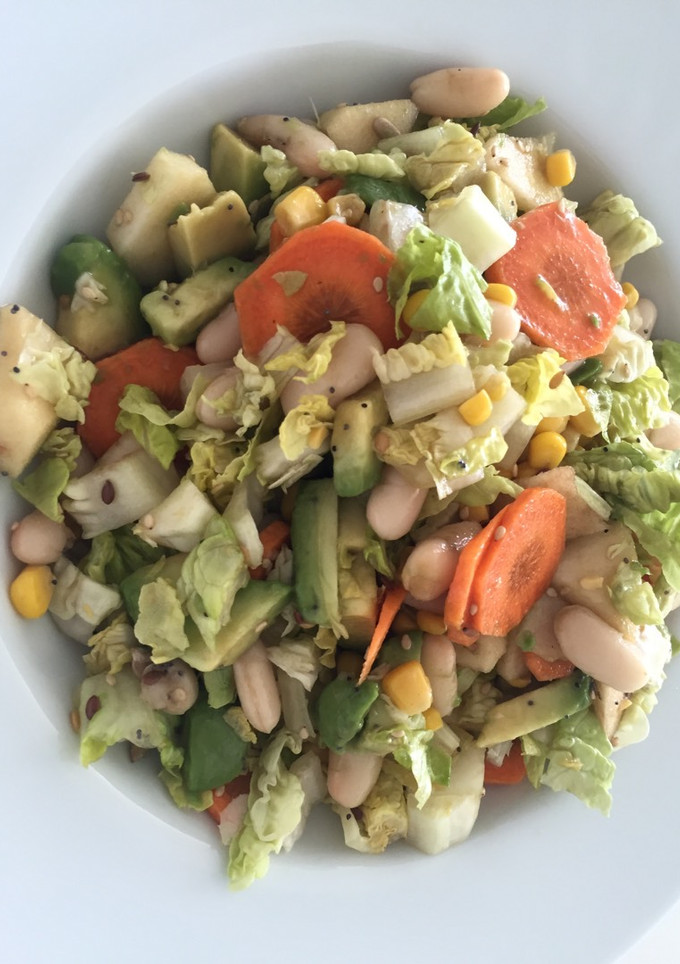Una foto de Ensalada de alubias blancas de verano