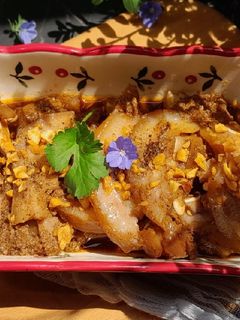 Hình của món Tai heo rim ngũ vị.