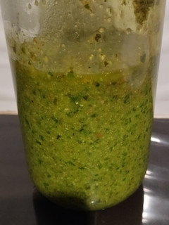Una foto de Pesto de albahaca