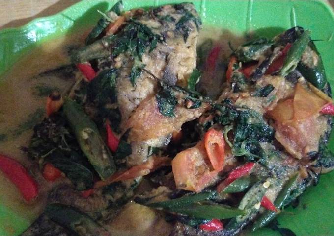 Bagaimana Membuat Ikan mas bumbu kuning, Lezat