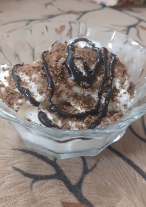 عکسی از دستور بستنی با تزئین