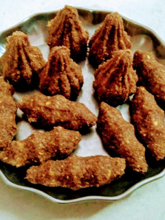 சிவப்புஅரிசி இனிப்பு கொழுக்கட்டை(RedRice Moongdall Modak recipe in tamil) செய்முறை முக்கிய புகைப்படம்