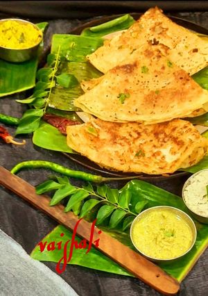 ઇન્સ્ટન્ટ રવા ઢોસાં (Instant Rava Dosa Recipe In Gujarati) રેસીપી મુખ્ય ફોટો