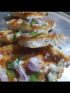होममेड पिज़्ज़ा(homemade pizza recipe in hindi) रेसिपी मुख्य फोटो