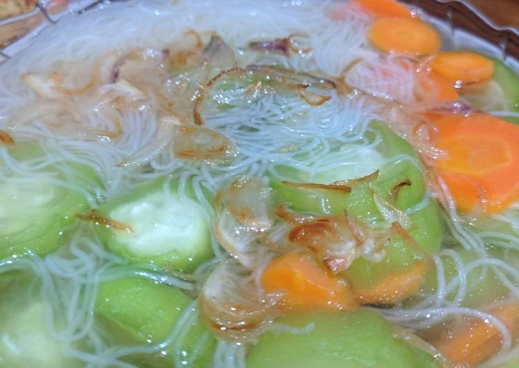 Soup oyong bihun