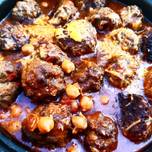 Meatballs and chickpea pot